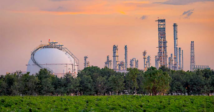 oil-and-gas-refinery-plant.cdn.en-CH.1.jpg